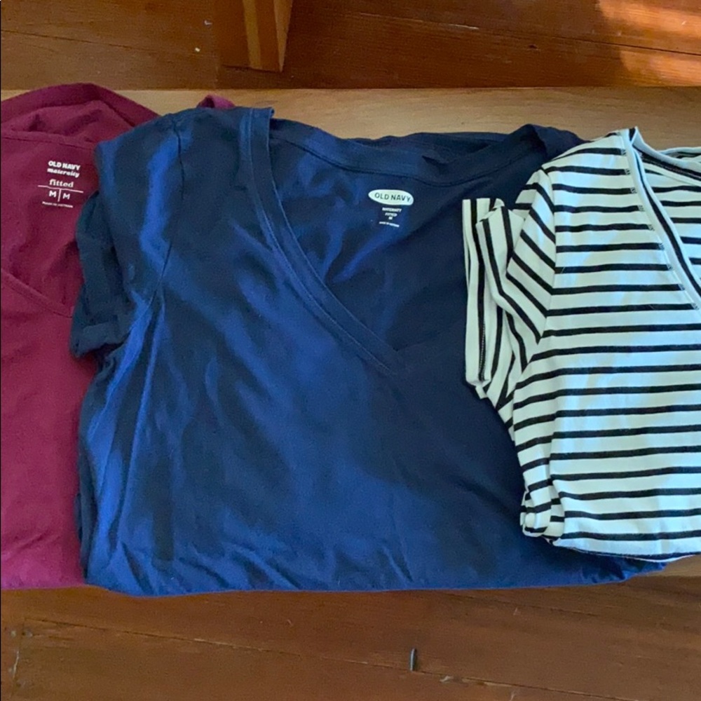 Old navy maternity short sleeve v-neck t-shirts
